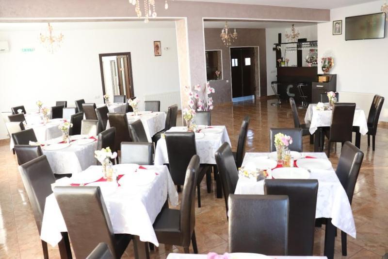 Pensiunea Maria Tania - Restaurant Mioveni Exterior photo